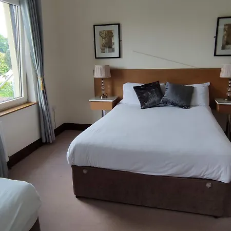 Ma Dwyer's Guest 3*