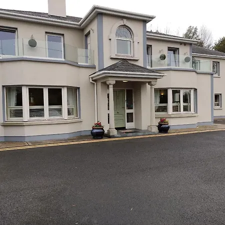 Ma Dwyer's Guest 3*
