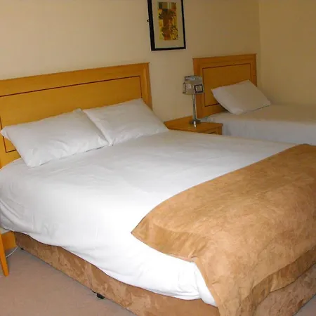 Ma Dwyer's Guest 3* Наван