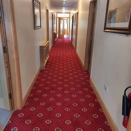 Ma Dwyer's Guest Наван