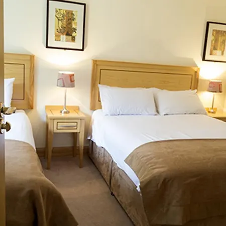 Ma Dwyer's Guest 3* Наван