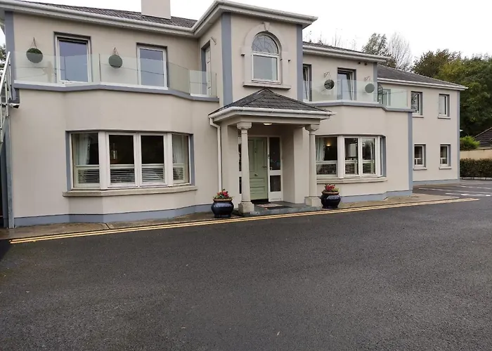 Ma Dwyer's Guest 3*